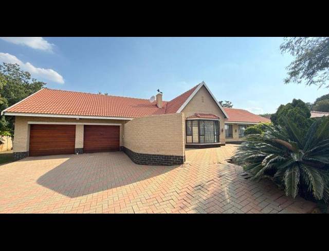 4 BEDROOM HOUSE FOR SALE IN BRACKENHURST